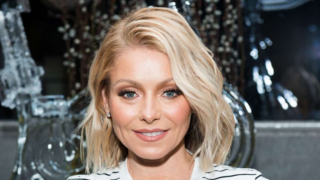 Kelly Ripa estimated income